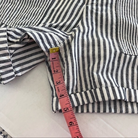 Gap Girlfriend Chino High Waist Blue and White Stripes Shorts. Size 8 - Picture 14 of 14